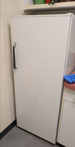 Refrigerator medium fit. Kenmore. Good to fit anywhere