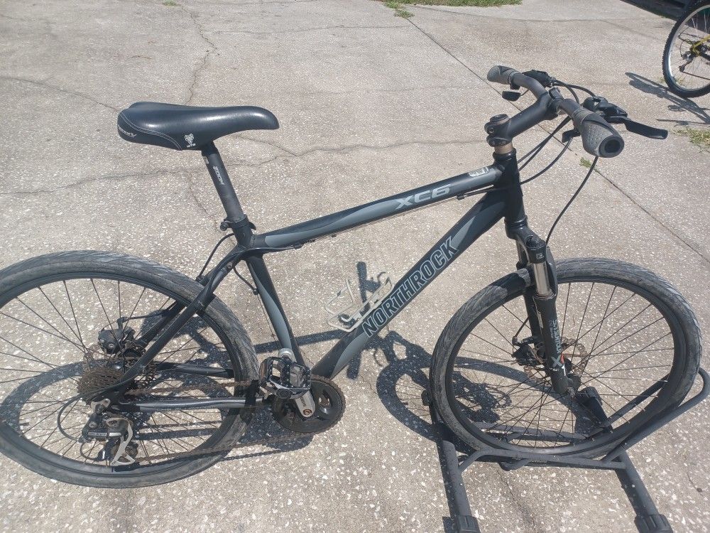 Northbrook XC6 Crossroads Bike Bicycle with Disc Brakes 26" Tires Large Frame, barely used - $100