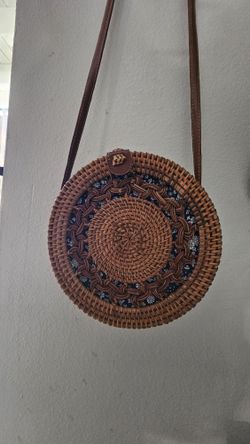 Handmade Balinese Rattan Round Crossbody Bag – Boho Woven Straw Purse, Navy Floral Lining