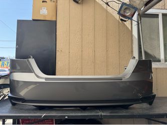 2025 2026 TOYOTA CAMRY LE/XLE REAR BUMPER COVER OEM USED
