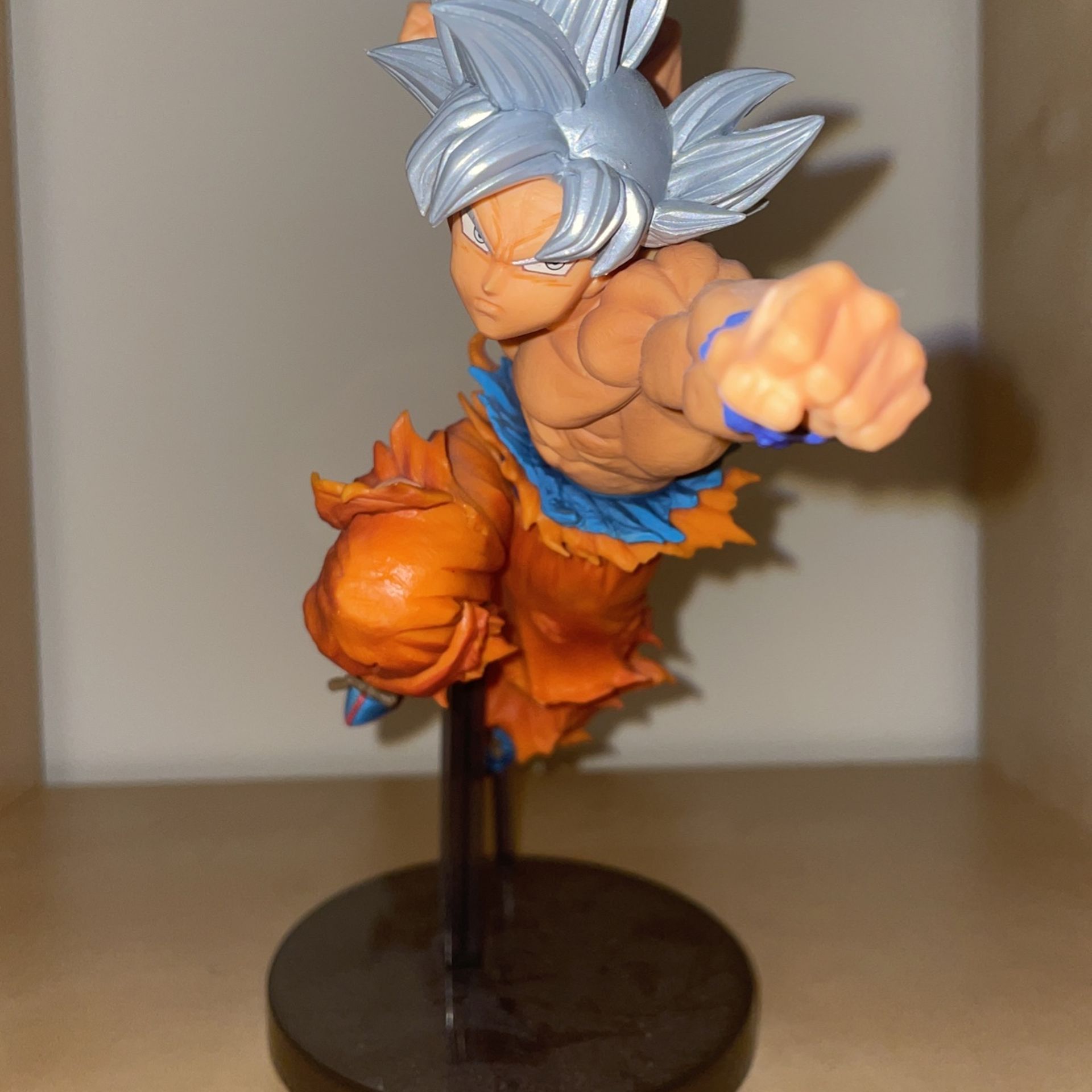 DBS MUI Goku Figure