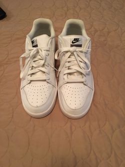 Nike low whites size 10