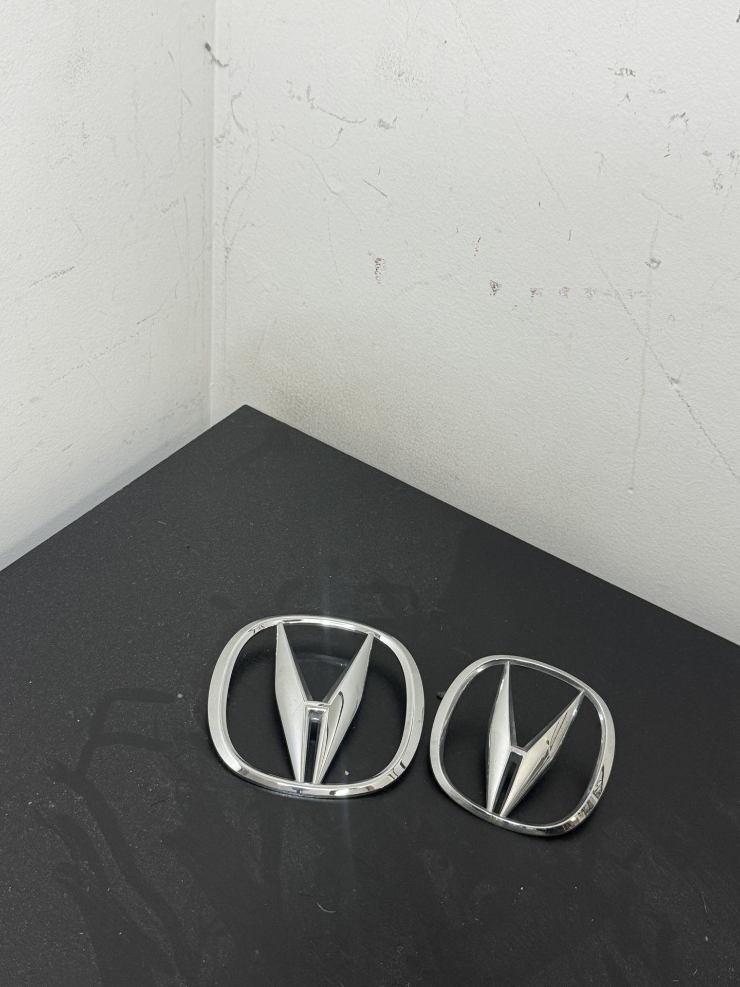 2 pieces Acura emblems