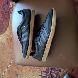 Men's Size 9.5 Black Adidas 