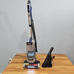 shark stratos upright bundle vacuum with Wandvac