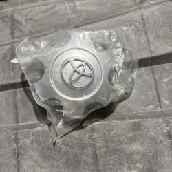 toyota tundra / sequoia hub cap x1