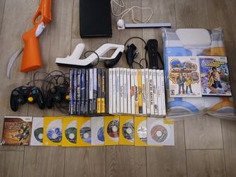 Nintendo Wii With Controllers ( Gamecube ) And Games