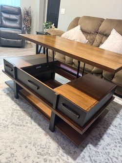 Lift top coffee table