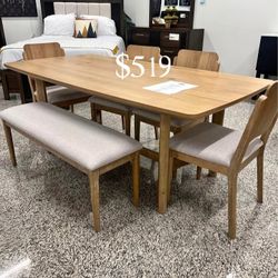 Gorgeous, Modern Dining Table Set 