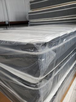 Queen Size mattress pillow top new