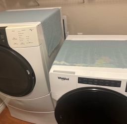 WHIRLPOOL WASHER AND DRYER WHITE FRONTLOAD