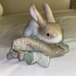 BUNNY RABBIT EATING FIGURINE