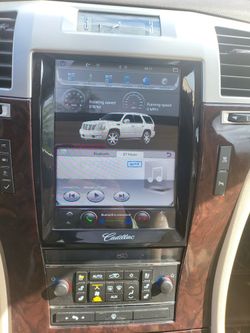 2007-2014 Cadillac Escalade Aftermarket Stereo (Tesla Style)