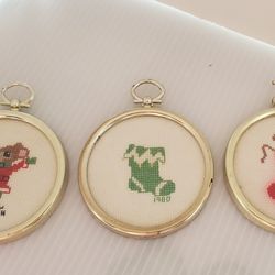 VTG Cross Stitch Embroidery Round Framed Christmas Ornaments Set of 3 Mouse 1980
