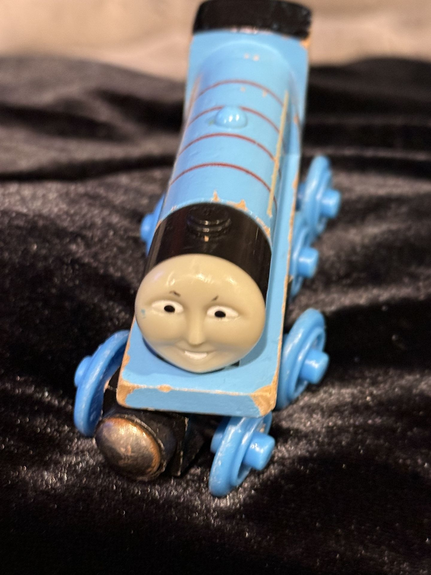 Thomas the Train GORDON Wooden Railway Magnet Tank Engine Early 2000s Magnetic