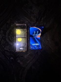 📱 Motorola Razr 2025 5G — Fully Unlocked — MUST GO FAST
