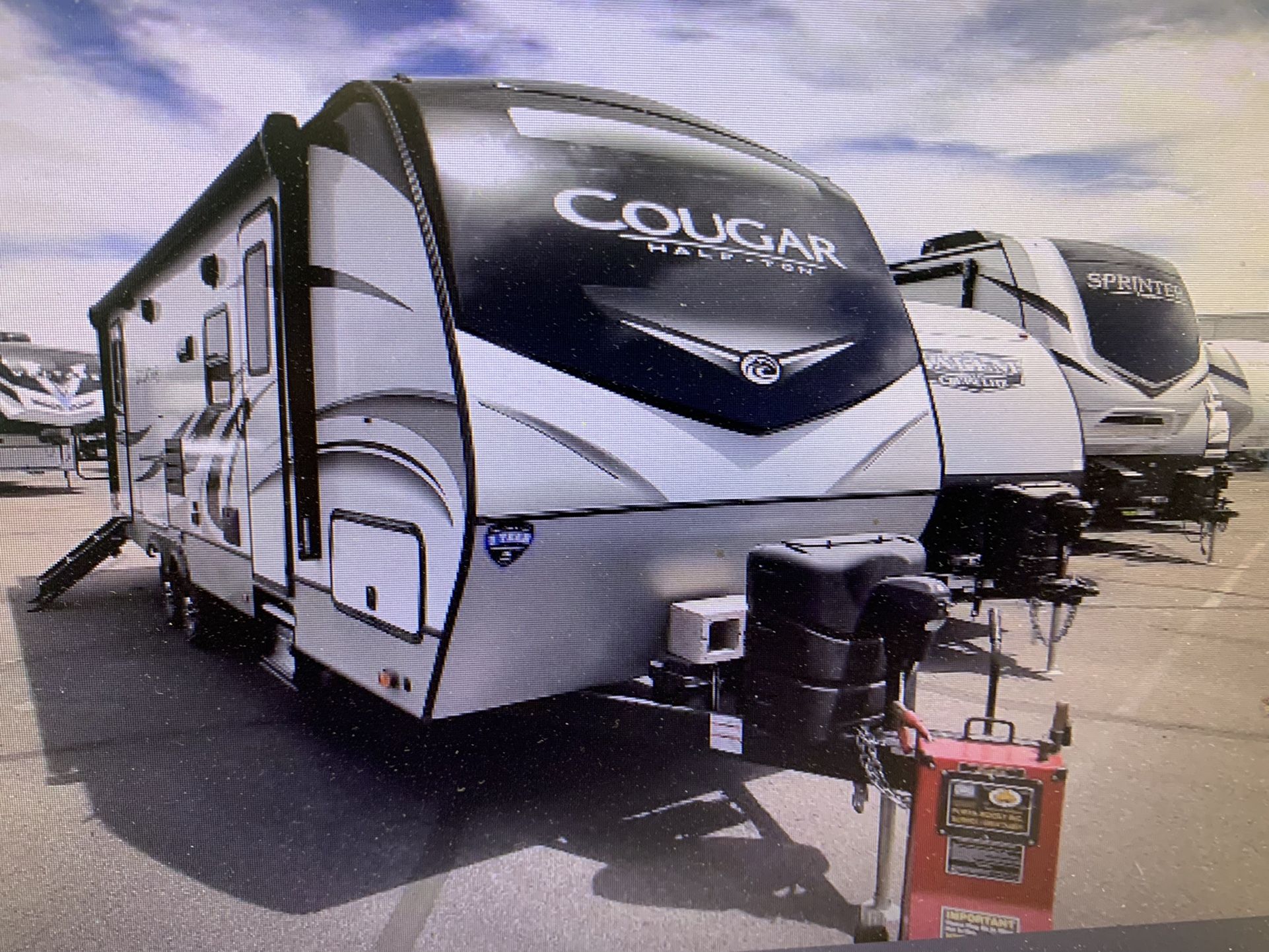 2020 KEYSTONE COUGAR 26 Ft. Travel Trailer