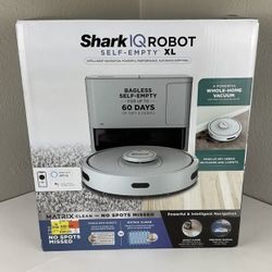 Shark IQ Robot Vacuum, Bagless 60 Day Capacity Base, Multi-Surface Cleaning, Home Mapping. NEW