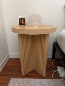 Set of 2 nightstands/side tables