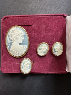 Victorian style Set - Ring, Pendant And Earrings