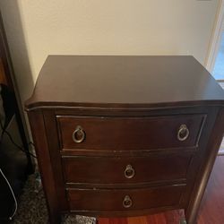 Dresser W/mirror  And 2 Nightstands 