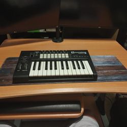 Novation LaunchKey 25