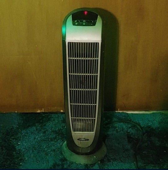 Lasko 22" Oscillating Ceramic Element Tower Heater W/REMOTE! (2 AVAILABLE!) PERFECT WORKING CONDITION! Please Read Description.
