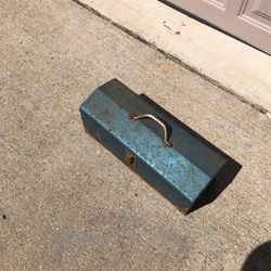 Metal tool box