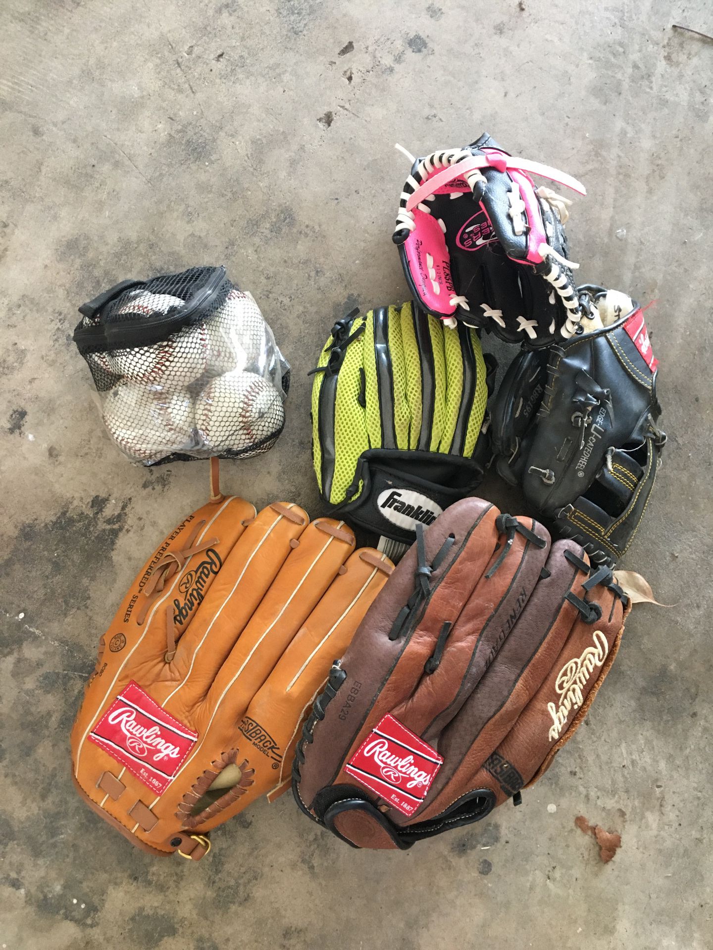 Baseballs/ mitts