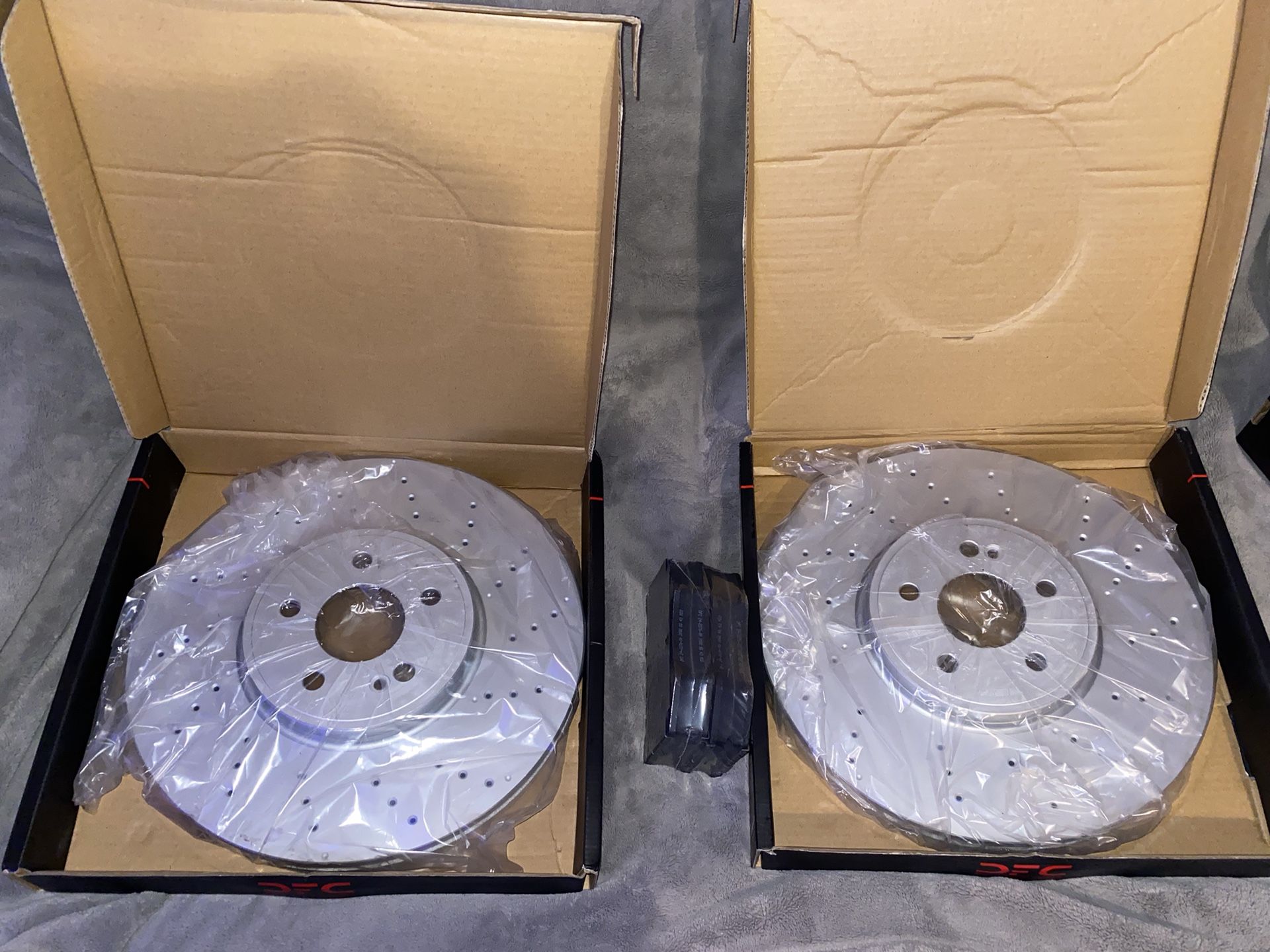 R1 Concepts Drilled And Slotted Front Brakes And Rotors Mercedes Benz NEW!