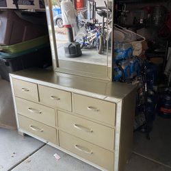 Dresser With Mirror 