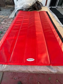 4 NEW RESILITE HEX COLUMN PADS – GYM PADDING