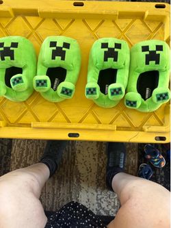 MIND CRAFT SLIPPERS SIZE 11-12 AND SIZE 13. $6