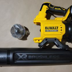 DEWALT
20V MAX 125 MPH 450 CFM Cordless Brushless Battery Powered Handheld Leaf Blower
