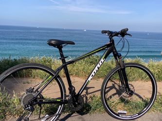 Kona Mahuna. 27 speed M-L. Lightweight aluminum frame with hydraulic disc brakes