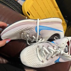 Women’s Nike Shoes Size 11