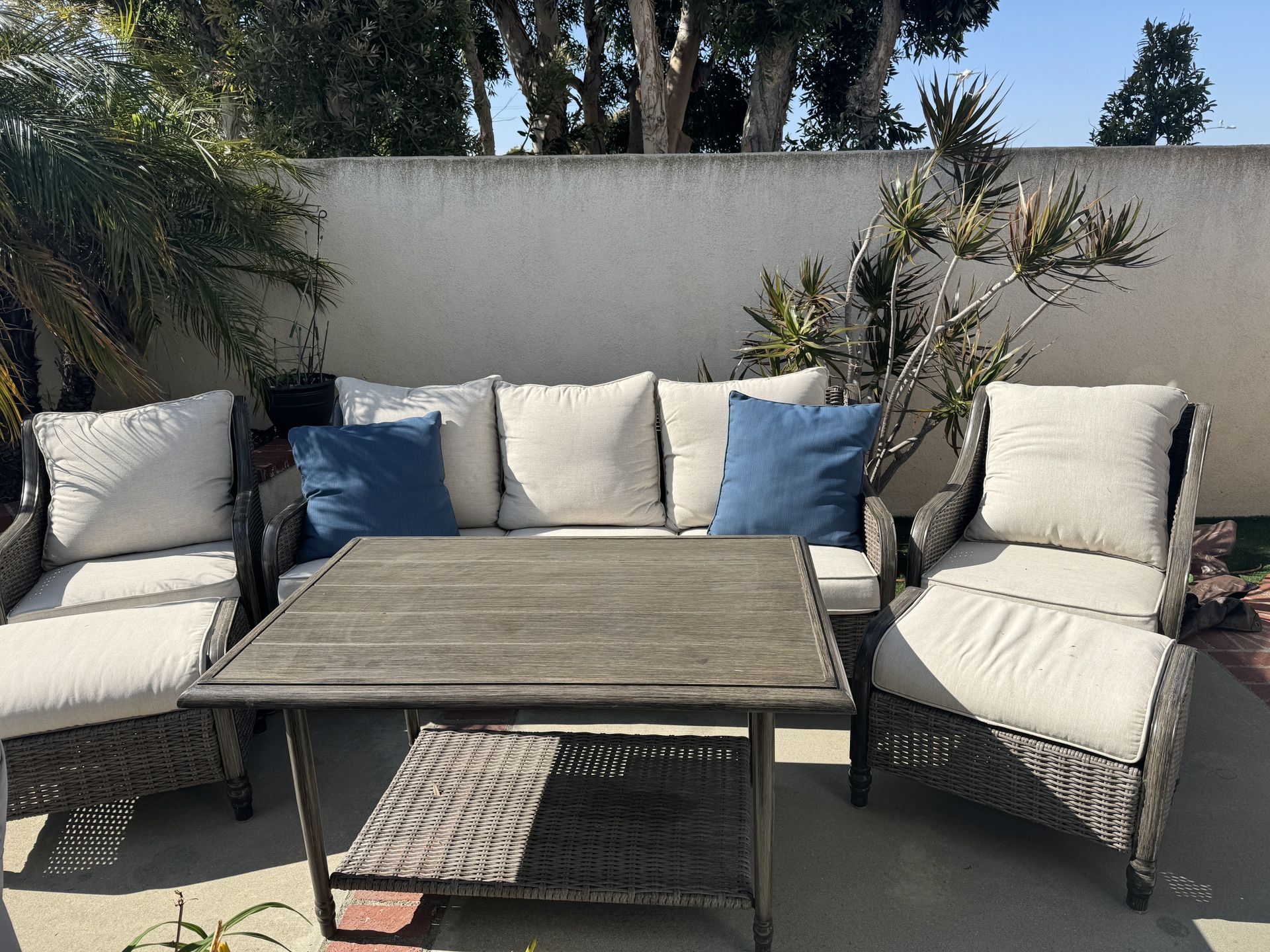Hampton Bay Windsor 6-Piece Brown Wicker Outdoor Patio Furniture Set!