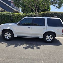2000 Ford Explorer