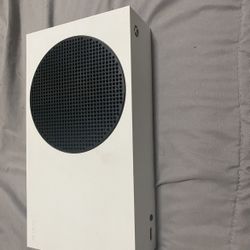 Xbox Series S Comes With Two Controllers White And Pink With Battery Packs