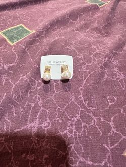 Earring faux pearl