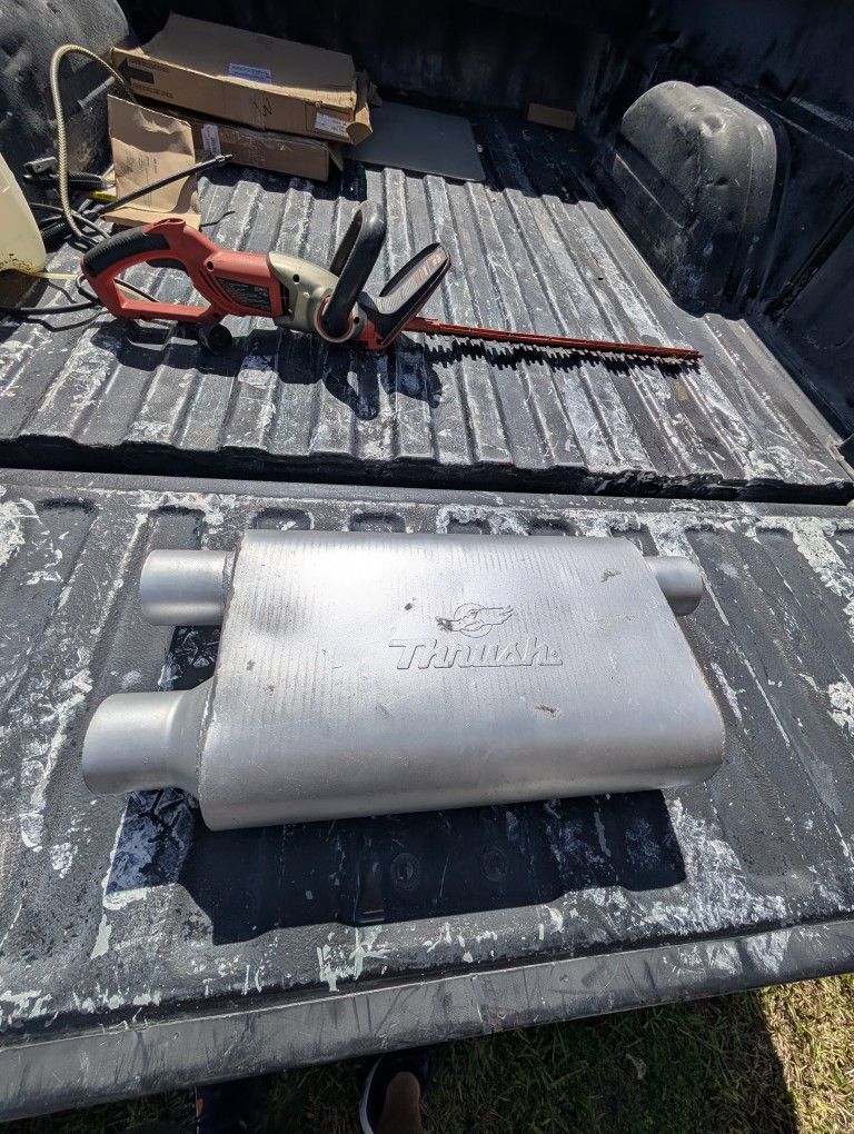 Thrush Dual Exit Single Entry Exhaust Muffler