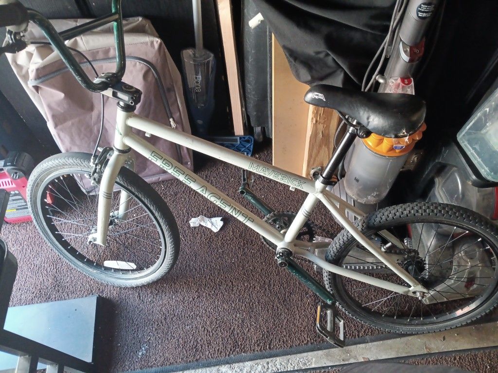 Free Agent 20in BMX