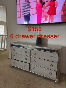 Dresser PICK UP BY 5/24 ‼️ LOCATED BY ONTARIO AIRPORT ‼️