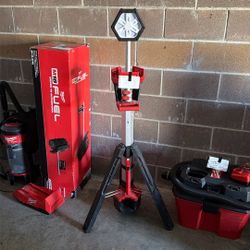 Milwaukee M18 Rocket Dual Power Tower Light