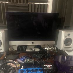 KRK classic 5 studio monitors. Mint condition