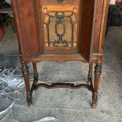 Antique Atwater Kent 60 cycles Tube Radio Wood Cabinet