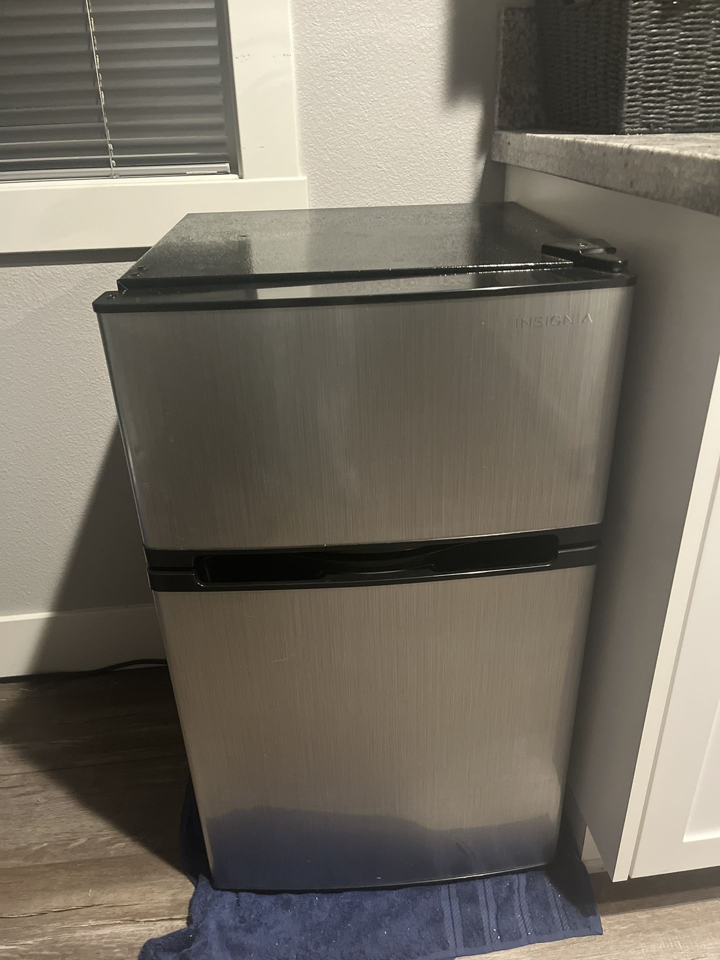 Insignia Mini Fridge 
