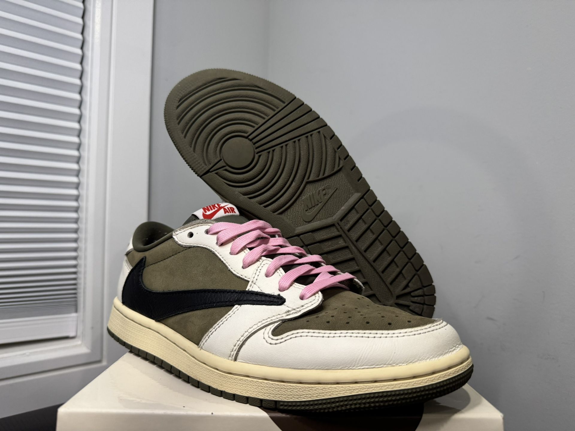 Jordan 1 Low Travis Scott Sz 8.5