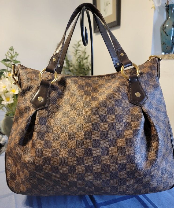 Louis Vuitton Evora Bag