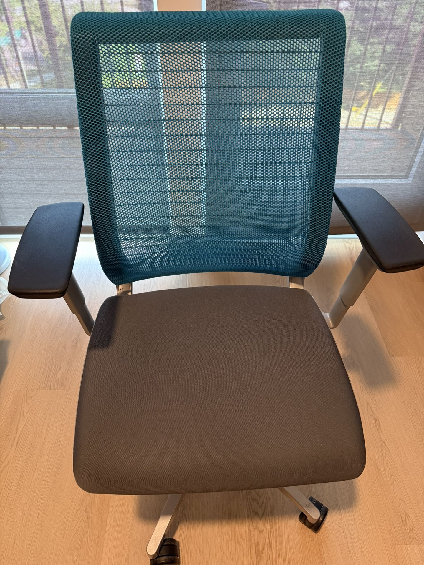 Steelcase office chair - Almost New